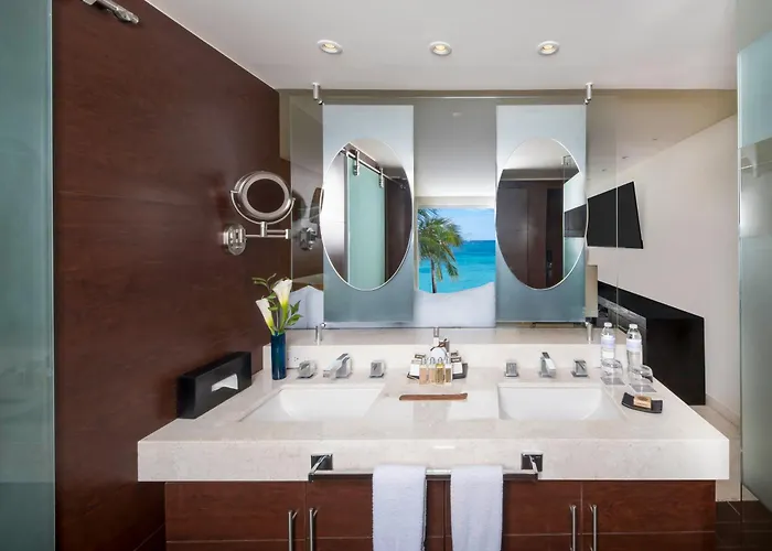 Hotels with tennis Grand Oasis Riviera